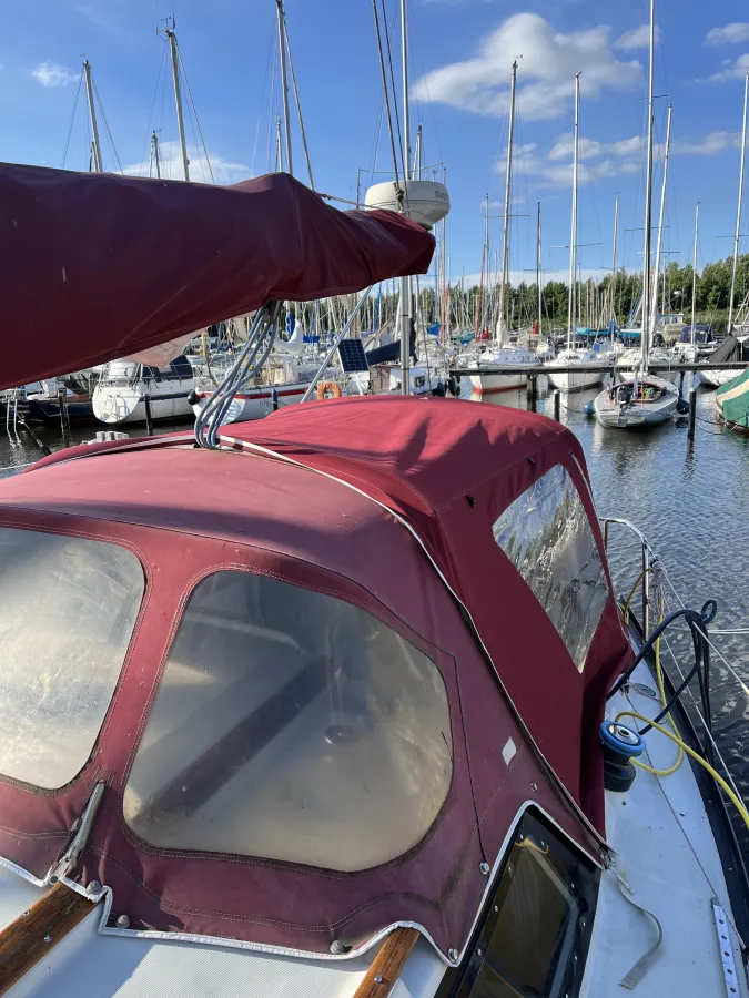 Polyester Sailboat Dufour 2800