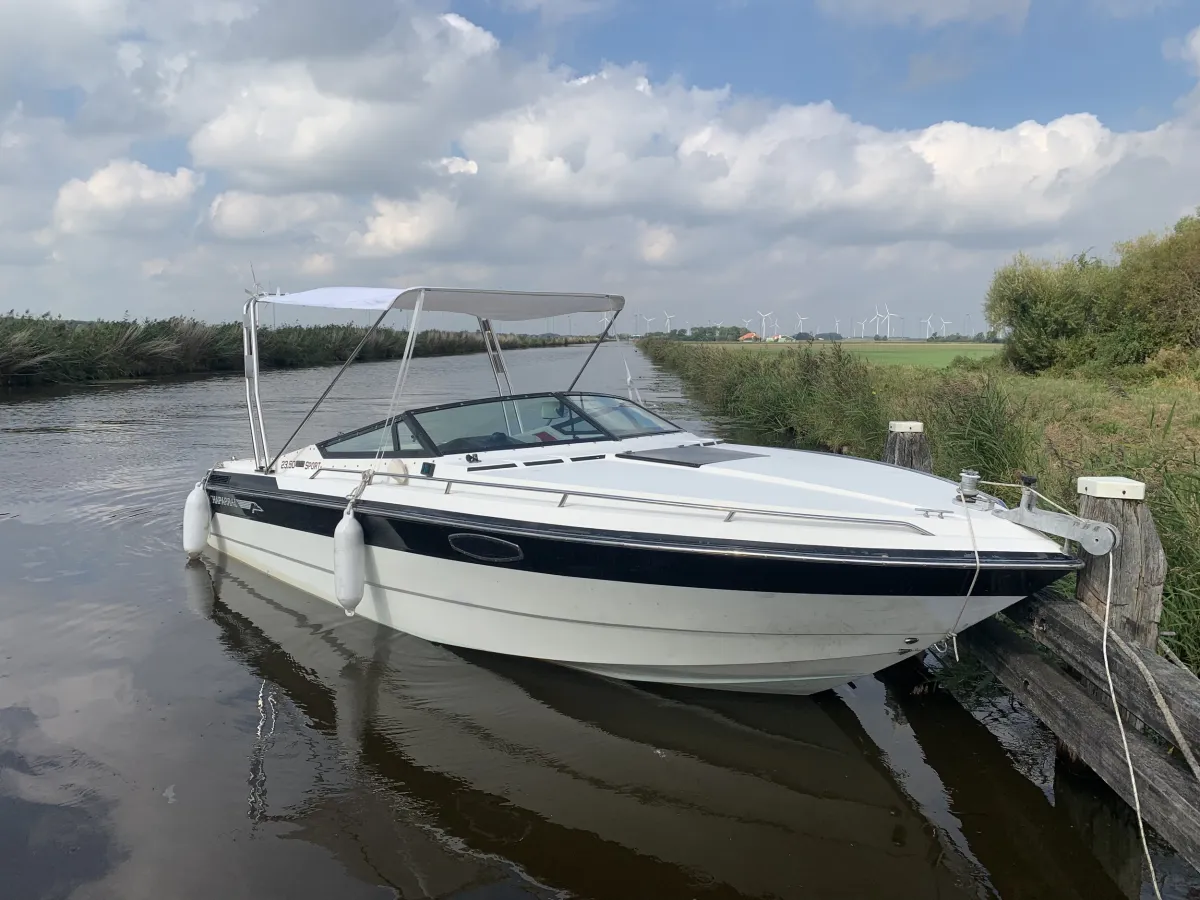 Polyester Speedboat Chaparral 2350