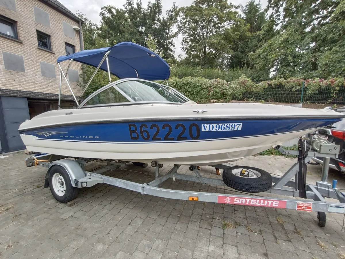 Polyester Speedboat Bayliner 111 GT