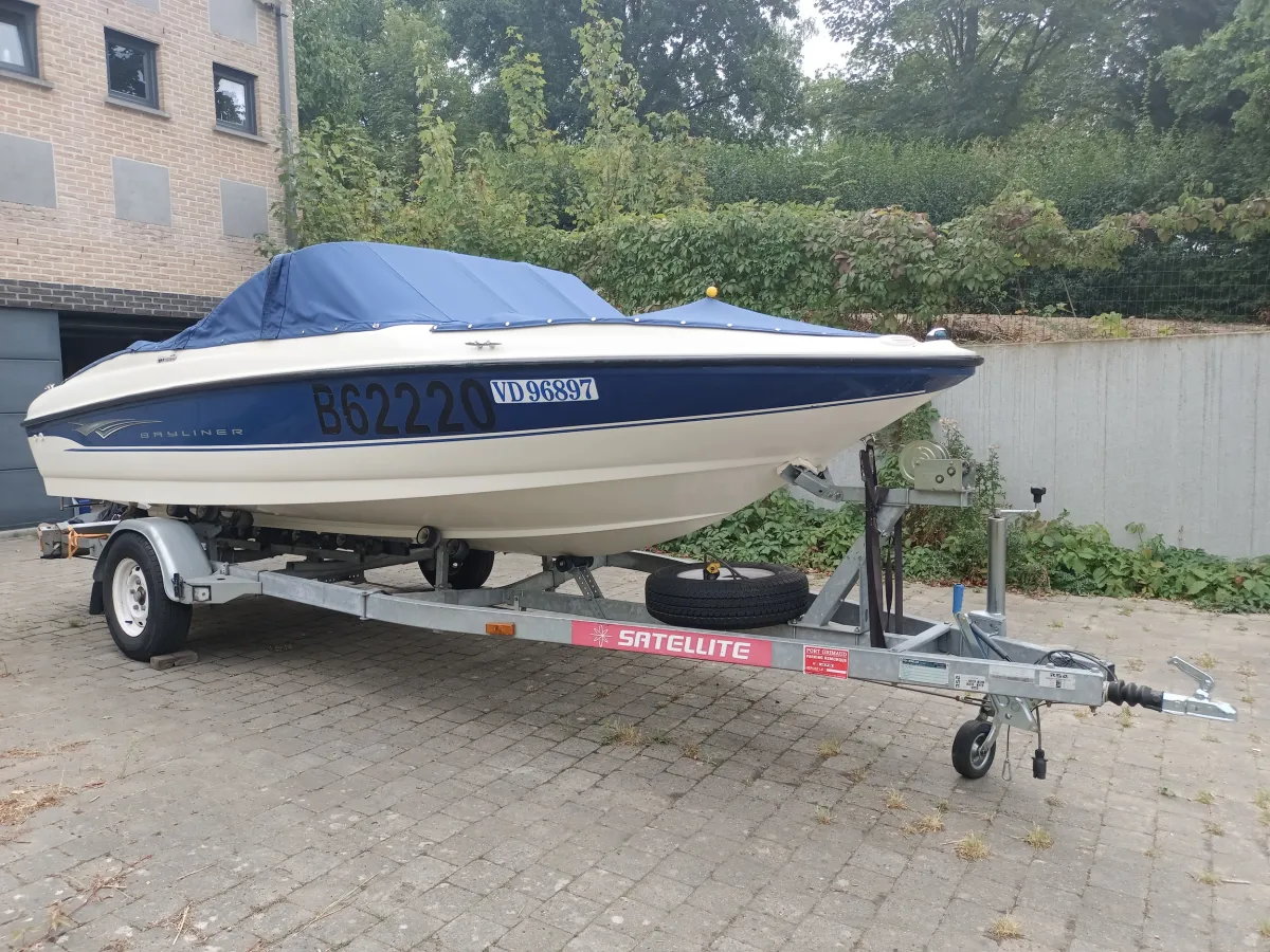 Polyester Speedboat Bayliner 111 GT