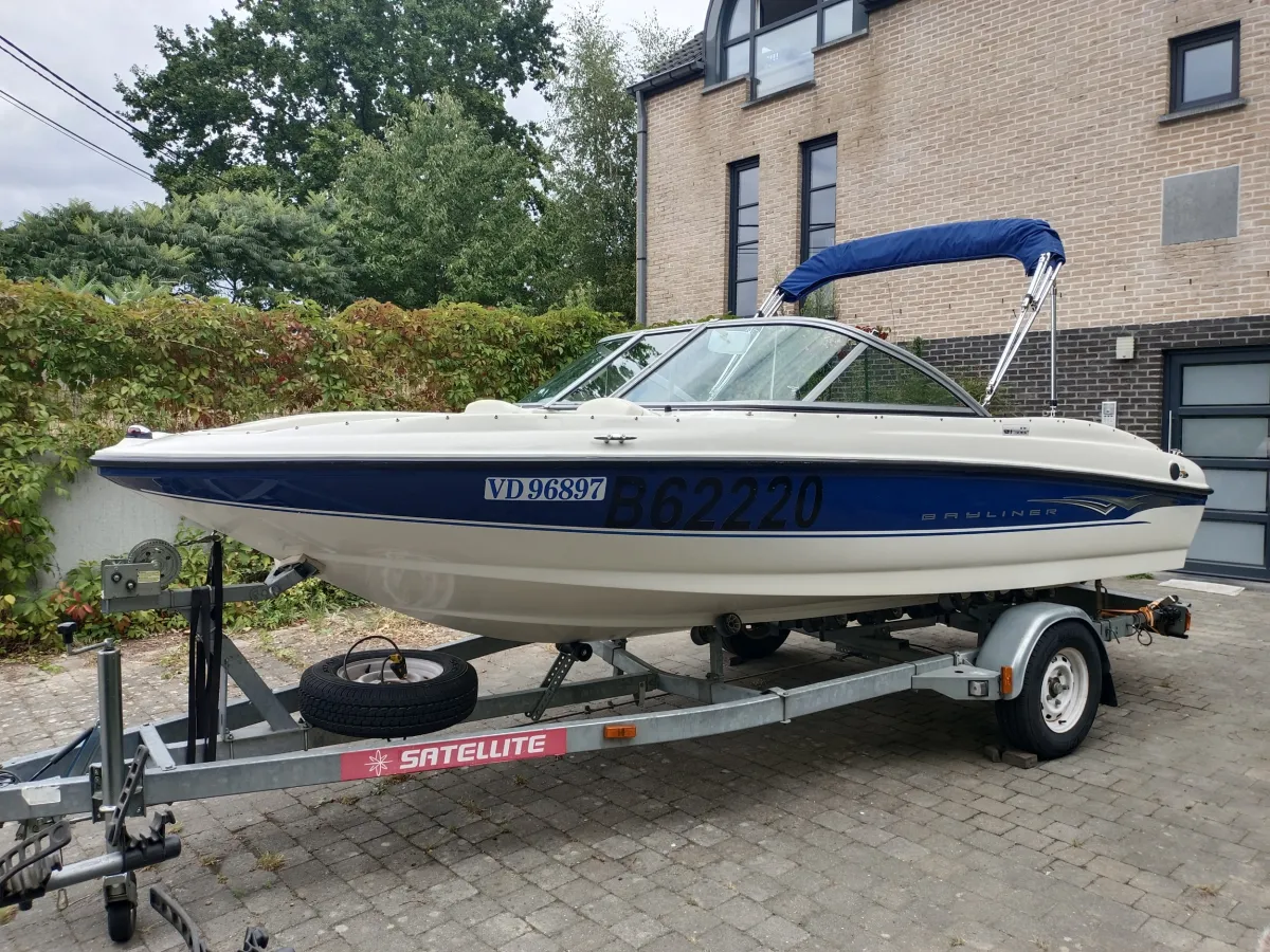 Polyester Speedboat Bayliner 111 GT