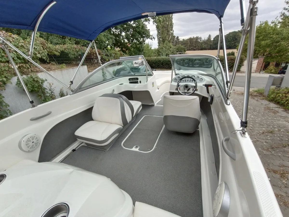 Polyester Speedboat Bayliner 111 GT