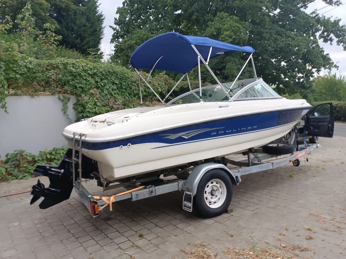 Polyester Speedboat Bayliner 111 GT