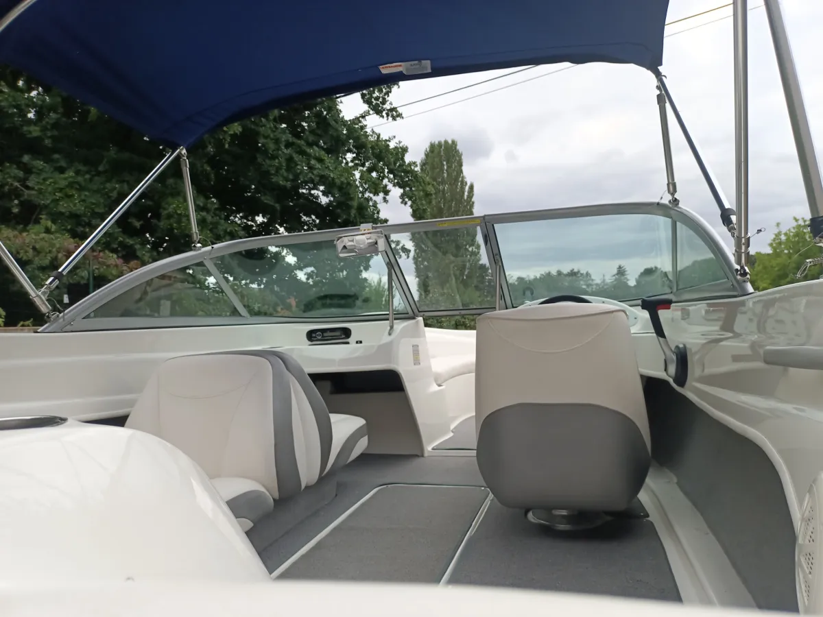 Polyester Speedboat Bayliner 111 GT