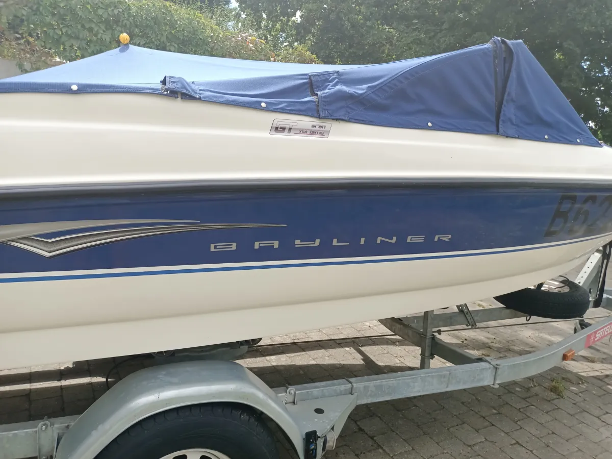 Polyester Speedboat Bayliner 111 GT