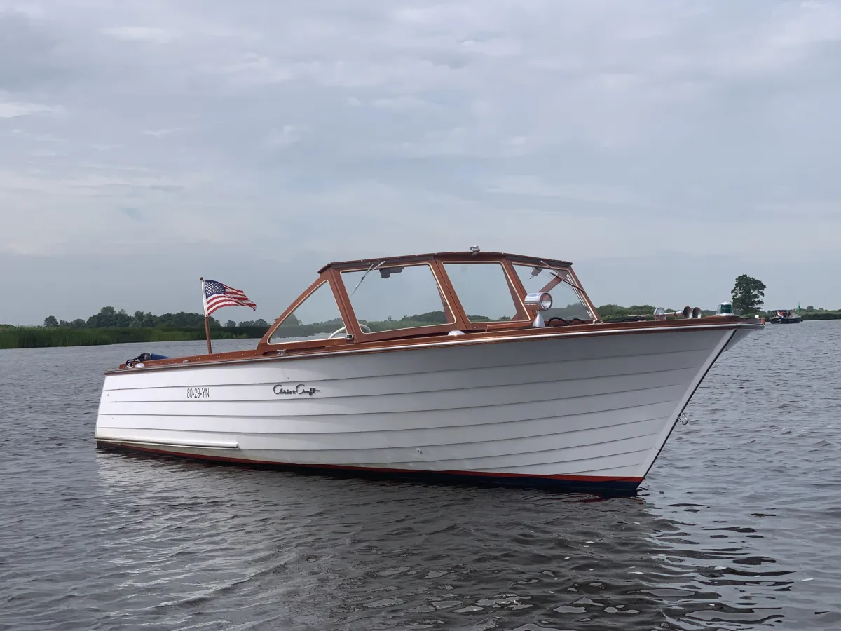 Wood Speedboat Chris Craft 25