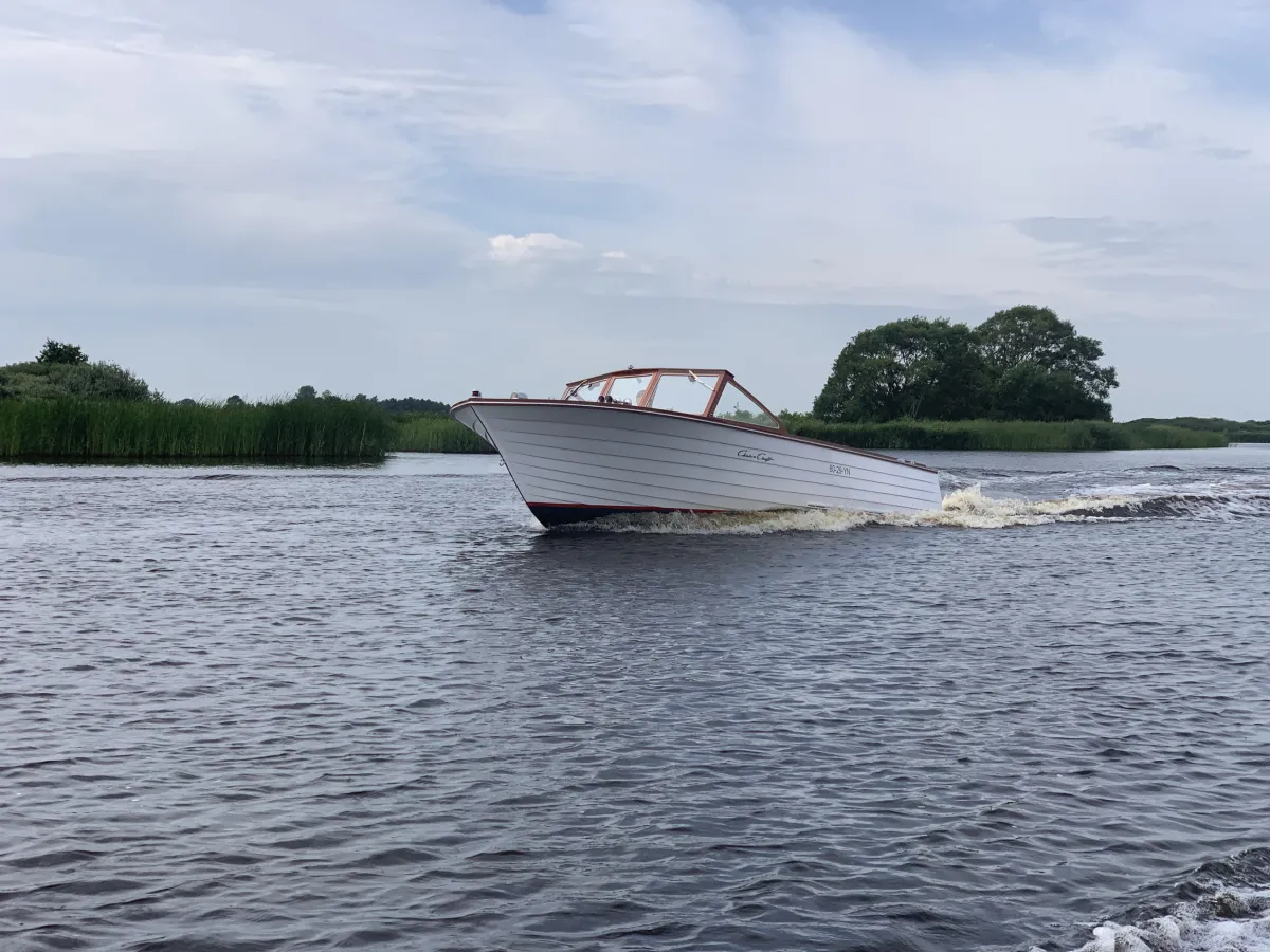 Wood Speedboat Chris Craft 25