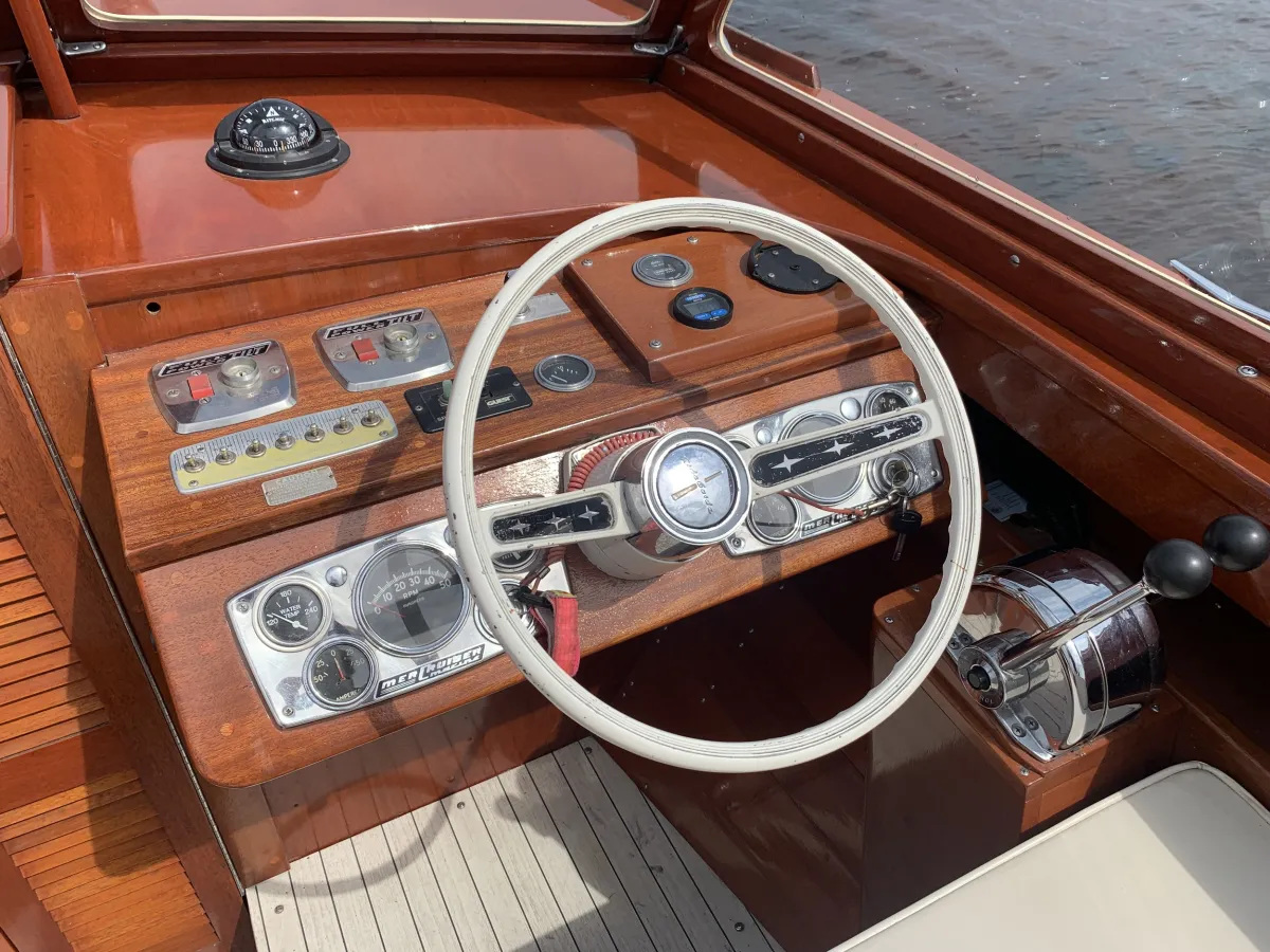 Wood Speedboat Chris Craft 25