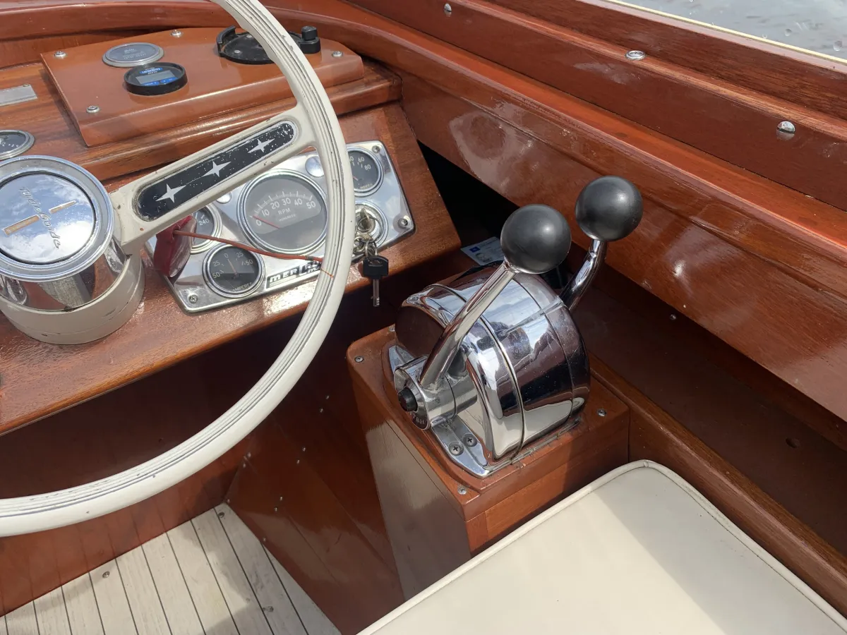 Wood Speedboat Chris Craft 25