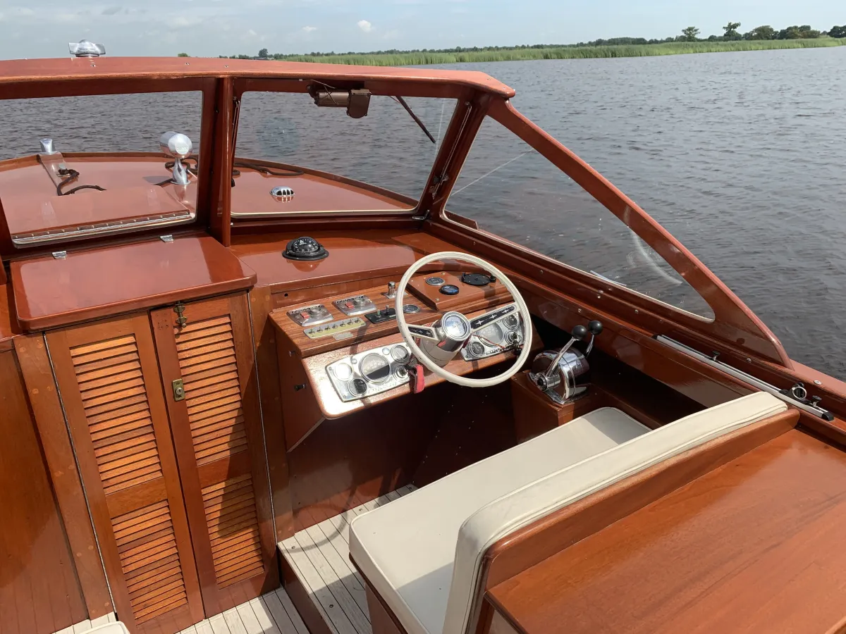 Wood Speedboat Chris Craft 25