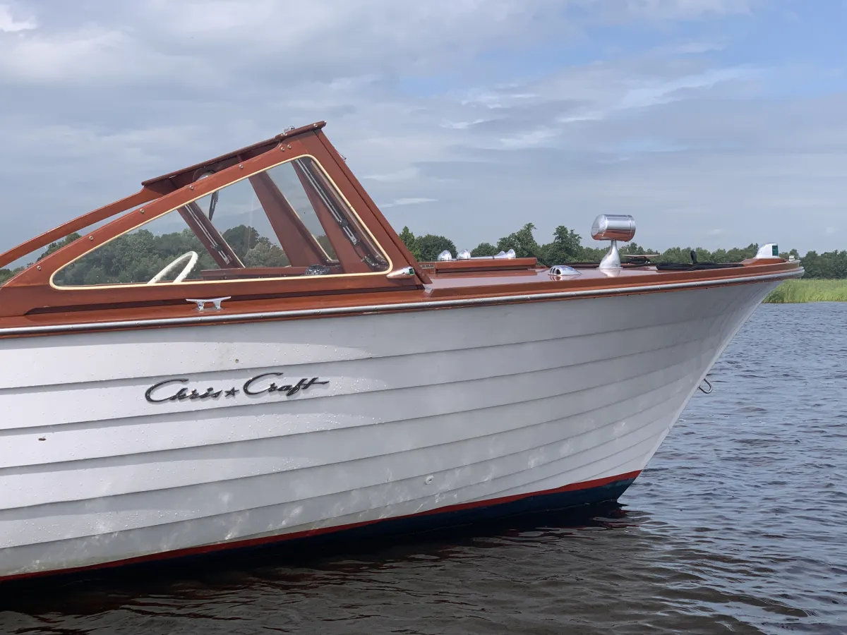 Wood Speedboat Chris Craft 25