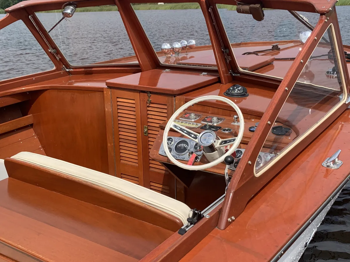 Wood Speedboat Chris Craft 25