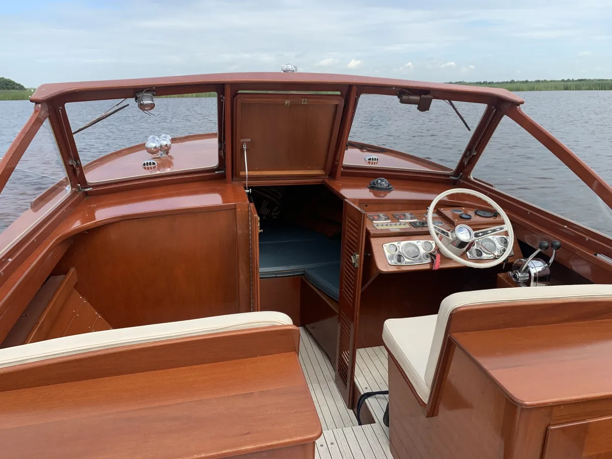 Wood Speedboat Chris Craft 25