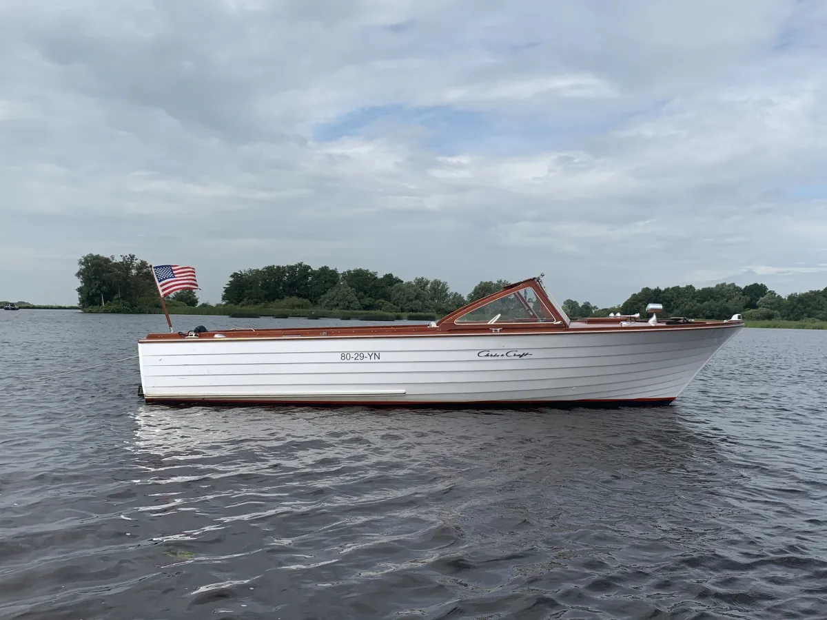 Wood Speedboat Chris Craft 25