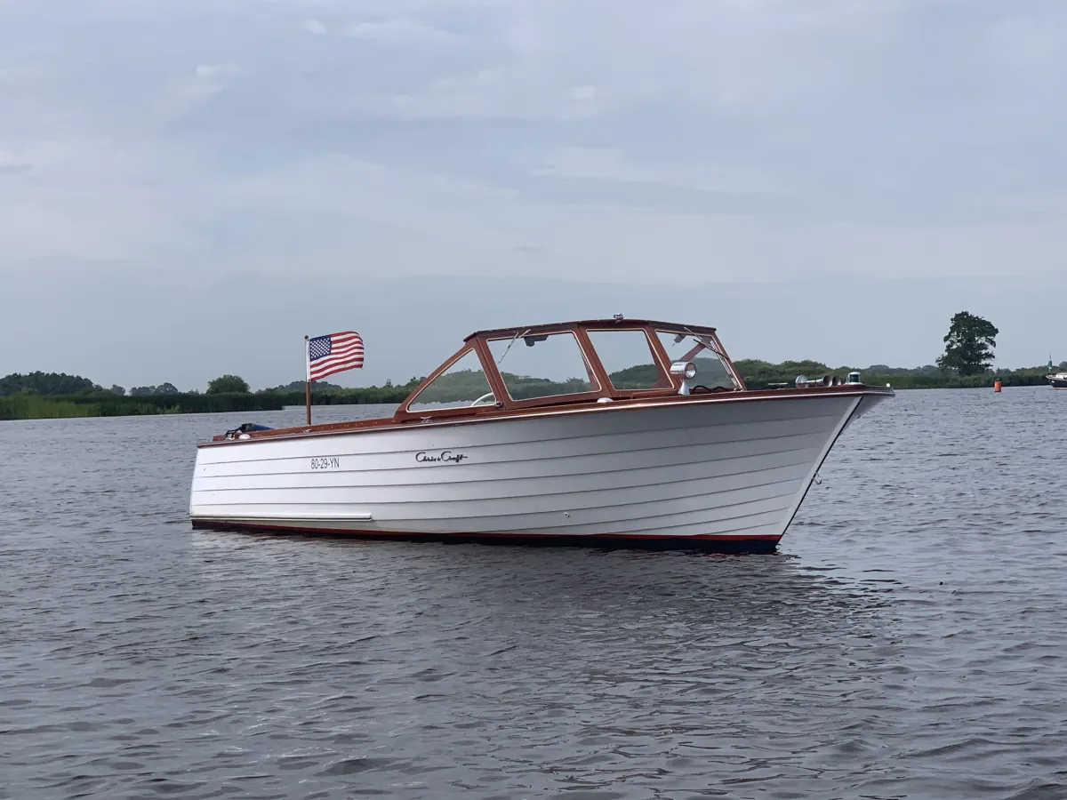 Wood Speedboat Chris Craft 25