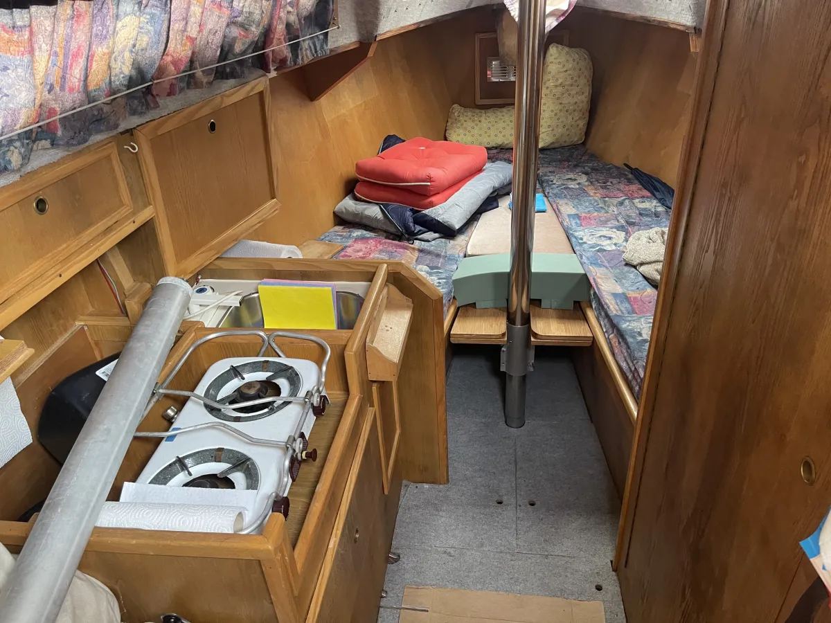 Polyester Budgetboat Cabin sailboat 800