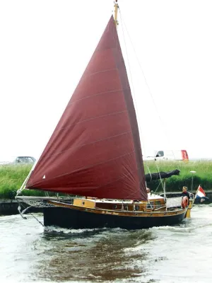 Wood Sailboat Kajuitzeilsloep 900 Photo 1