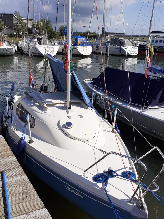 Polyester Sailboat Manta 19