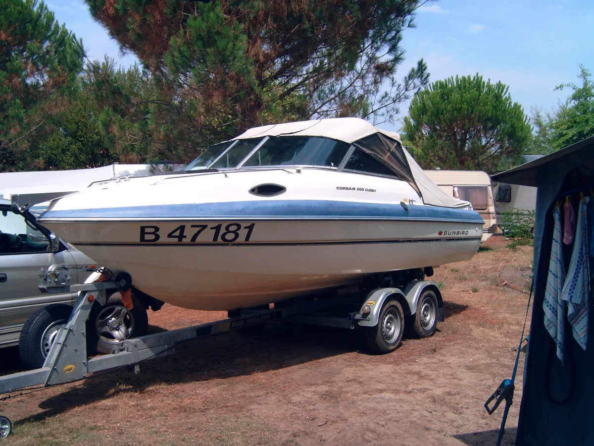 Polyester Speedboat Sunbird Corsair 200 Cuddy