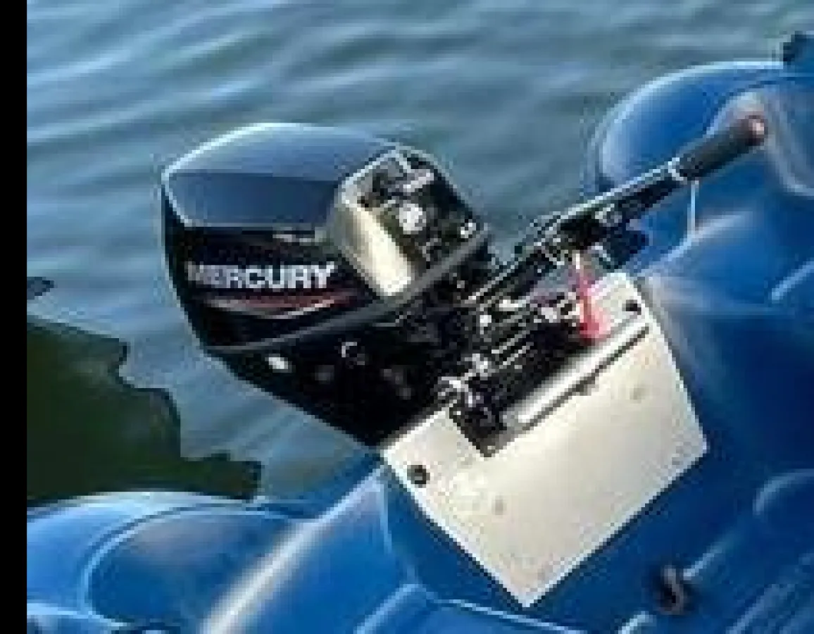 Steel outboard motor Mercury 8 Pk