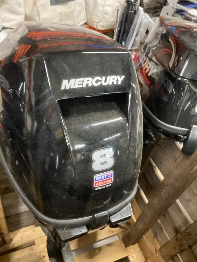 Steel outboard motor Mercury 8 Pk