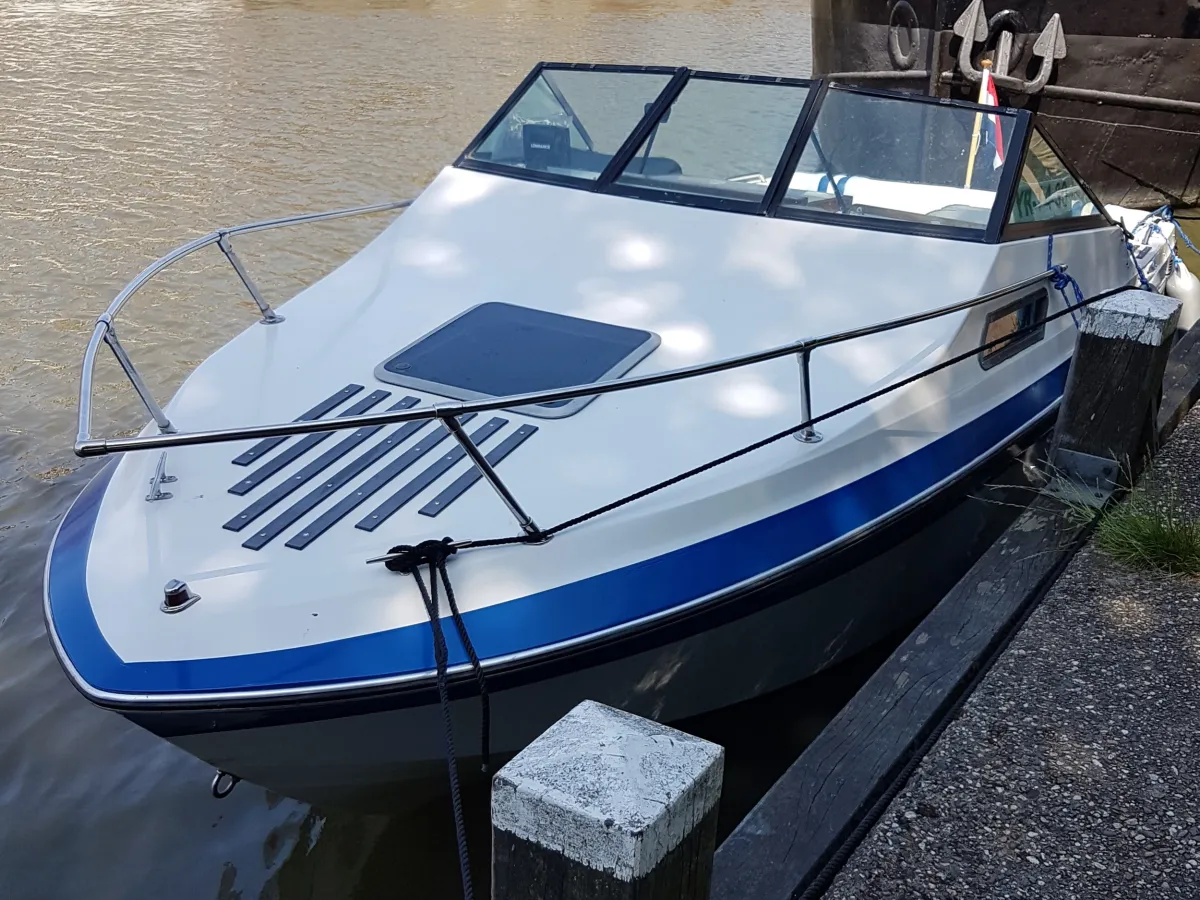 Polyester Speedboat Invader 210 Cuddy