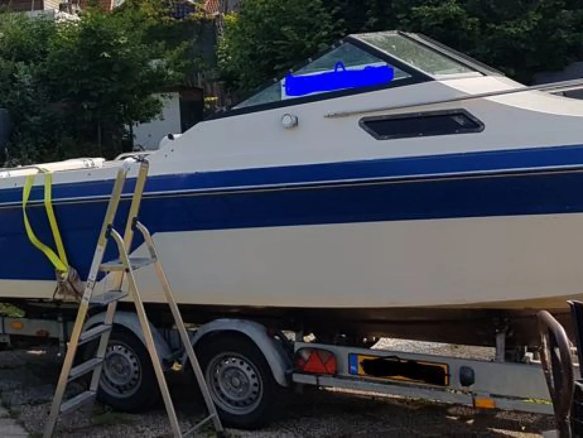 Polyester Speedboat Invader 210 Cuddy