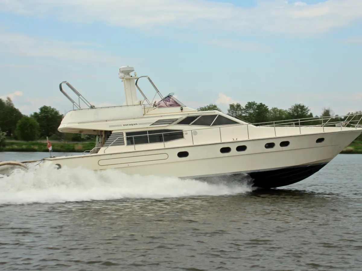 Polyester Motorboat Raffaelli Ouragan 52