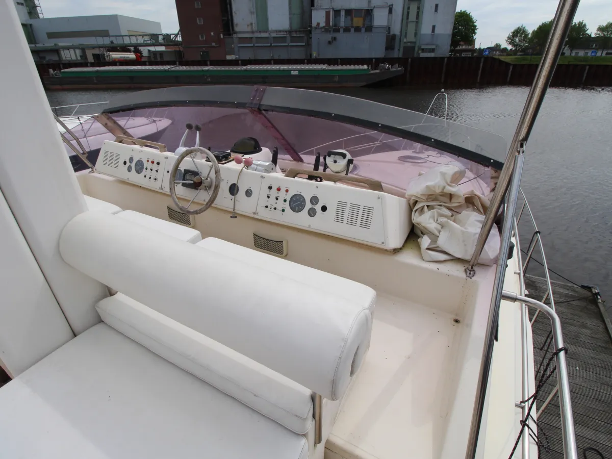 Polyester Motorboat Raffaelli Ouragan 52