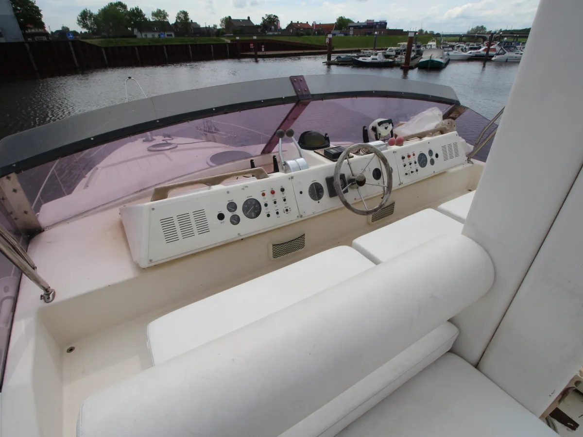 Polyester Motorboat Raffaelli Ouragan 52