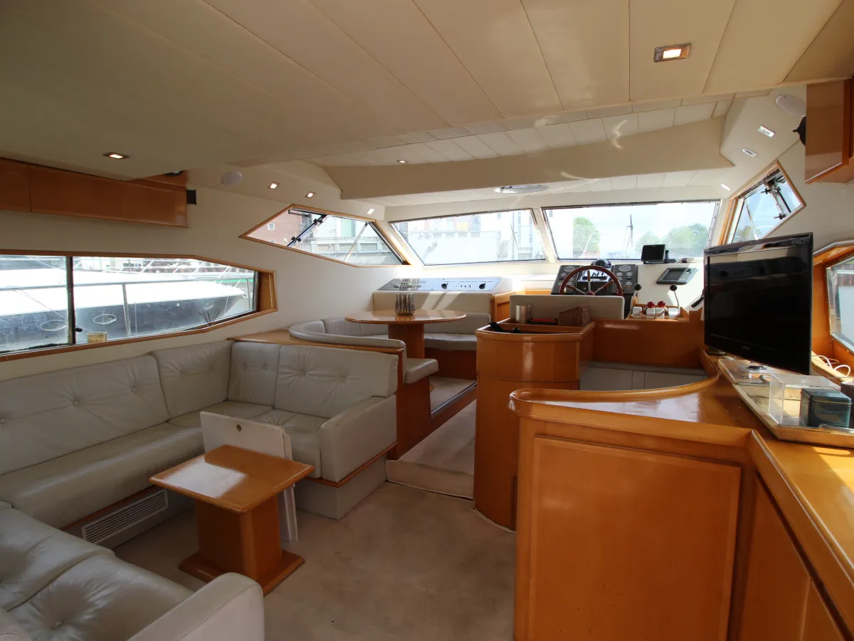 Polyester Motorboat Raffaelli Ouragan 52