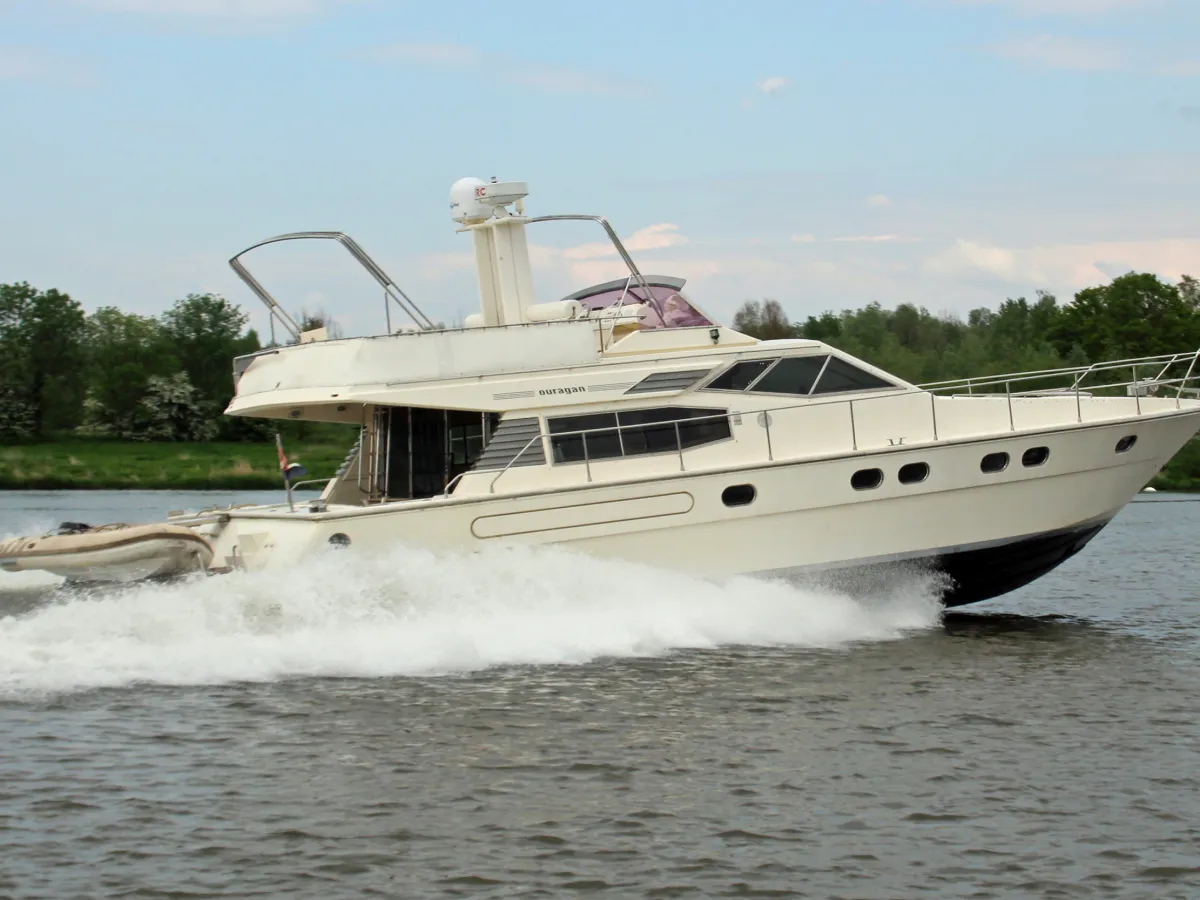 Polyester Motorboat Raffaelli Ouragan 52