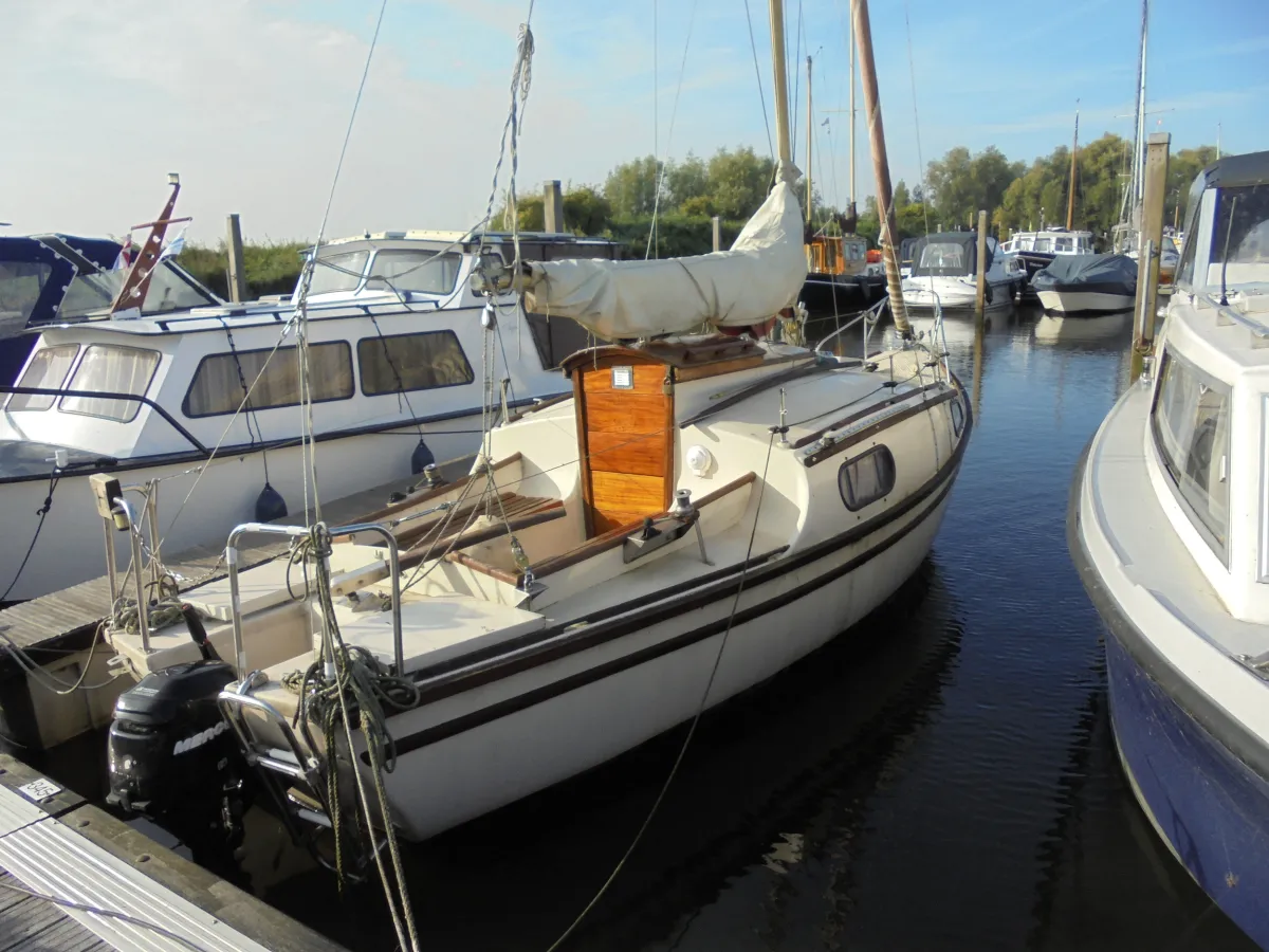 Polyester Sailboat Westerly 22