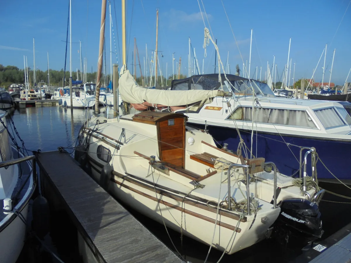 Polyester Sailboat Westerly 22