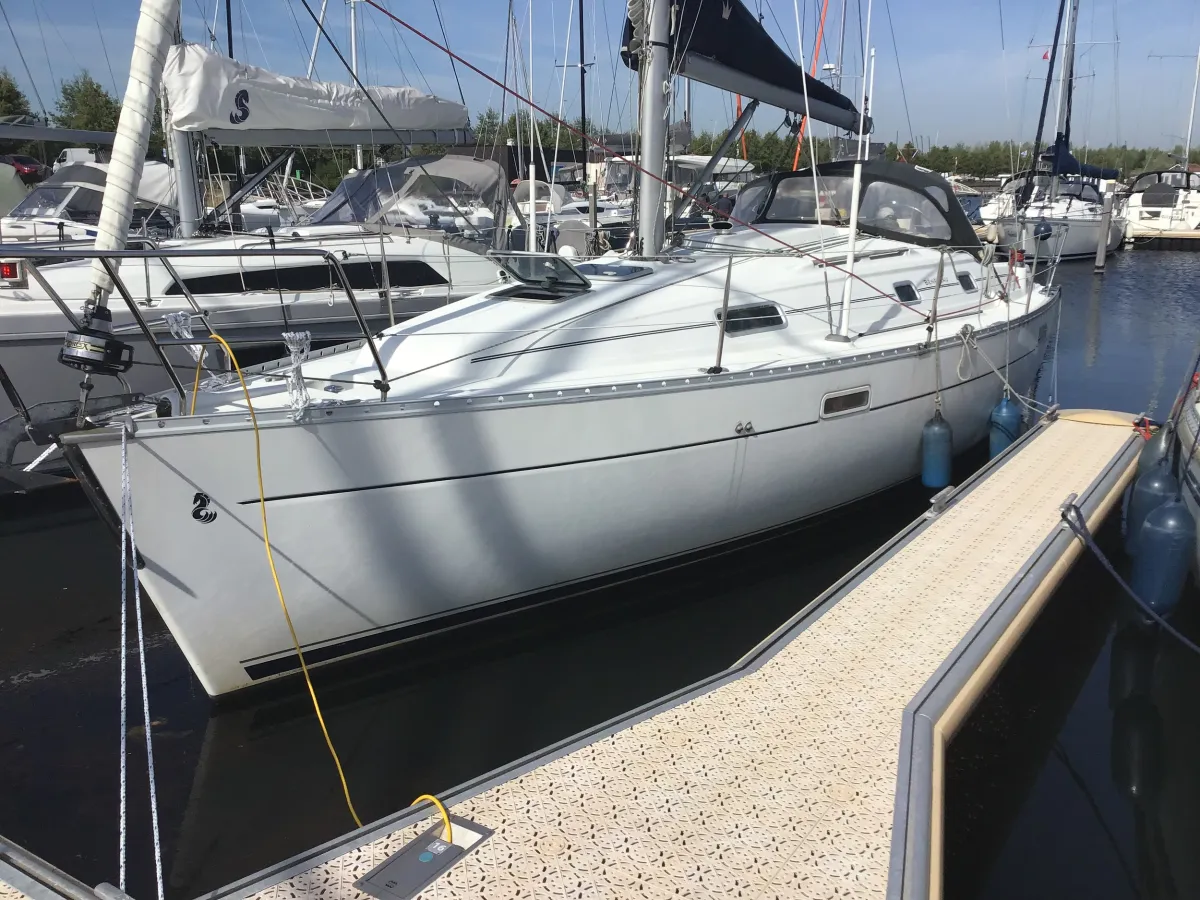 Polyester Sailboat Beneteau Océanis Clipper 331