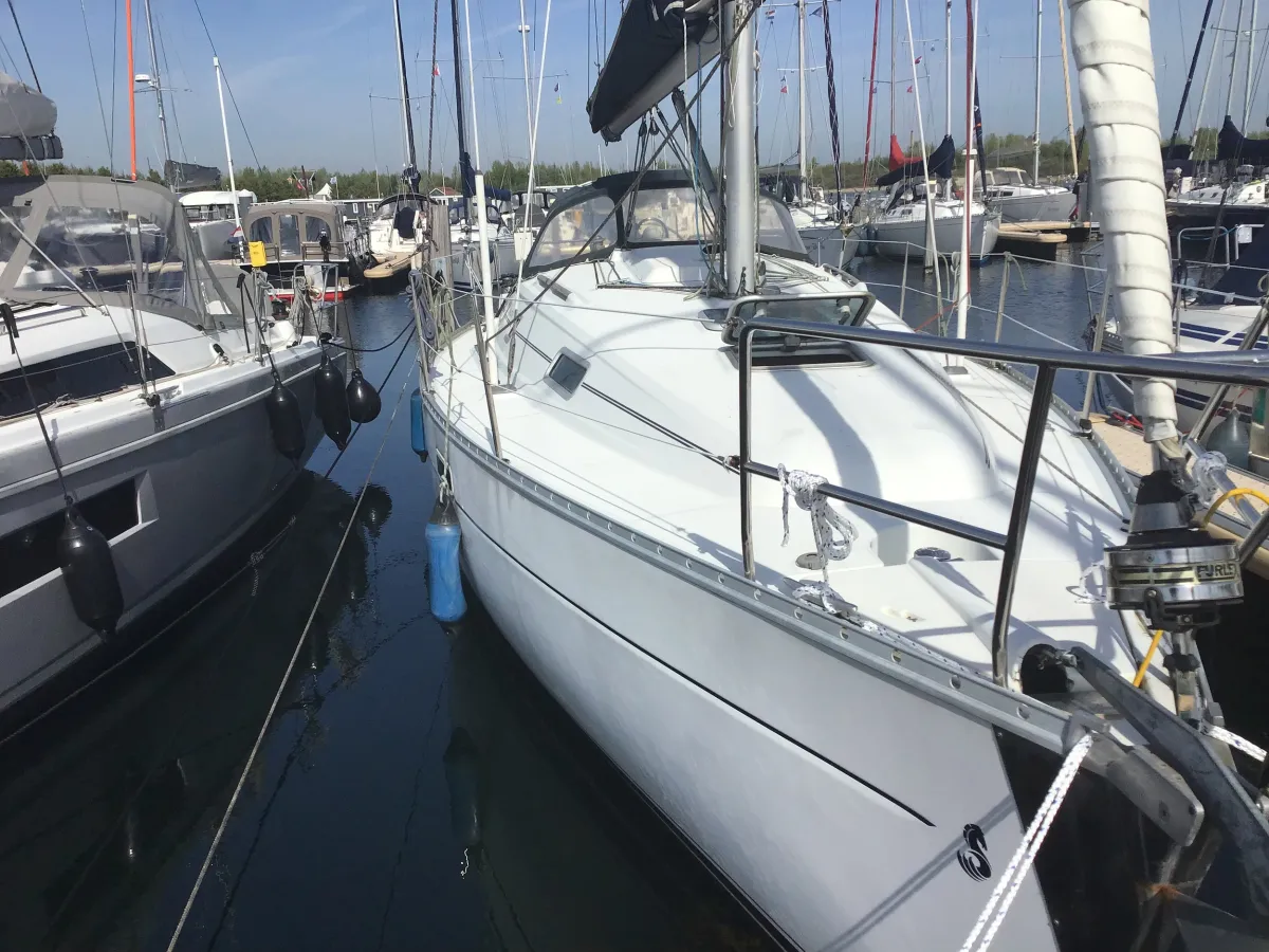 Polyester Sailboat Beneteau Océanis Clipper 331