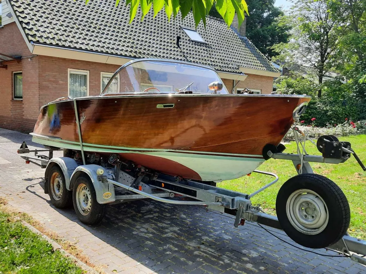 Wood Speedboat Boesch 510