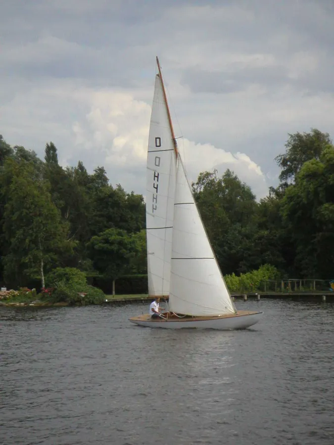 Wood Sailboat Draak H 4