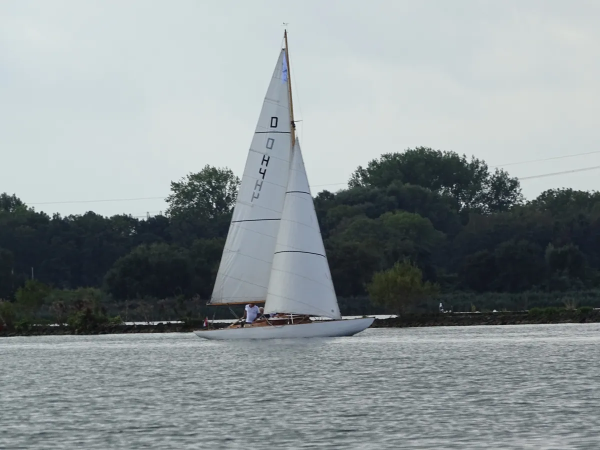 Wood Sailboat Draak H 4