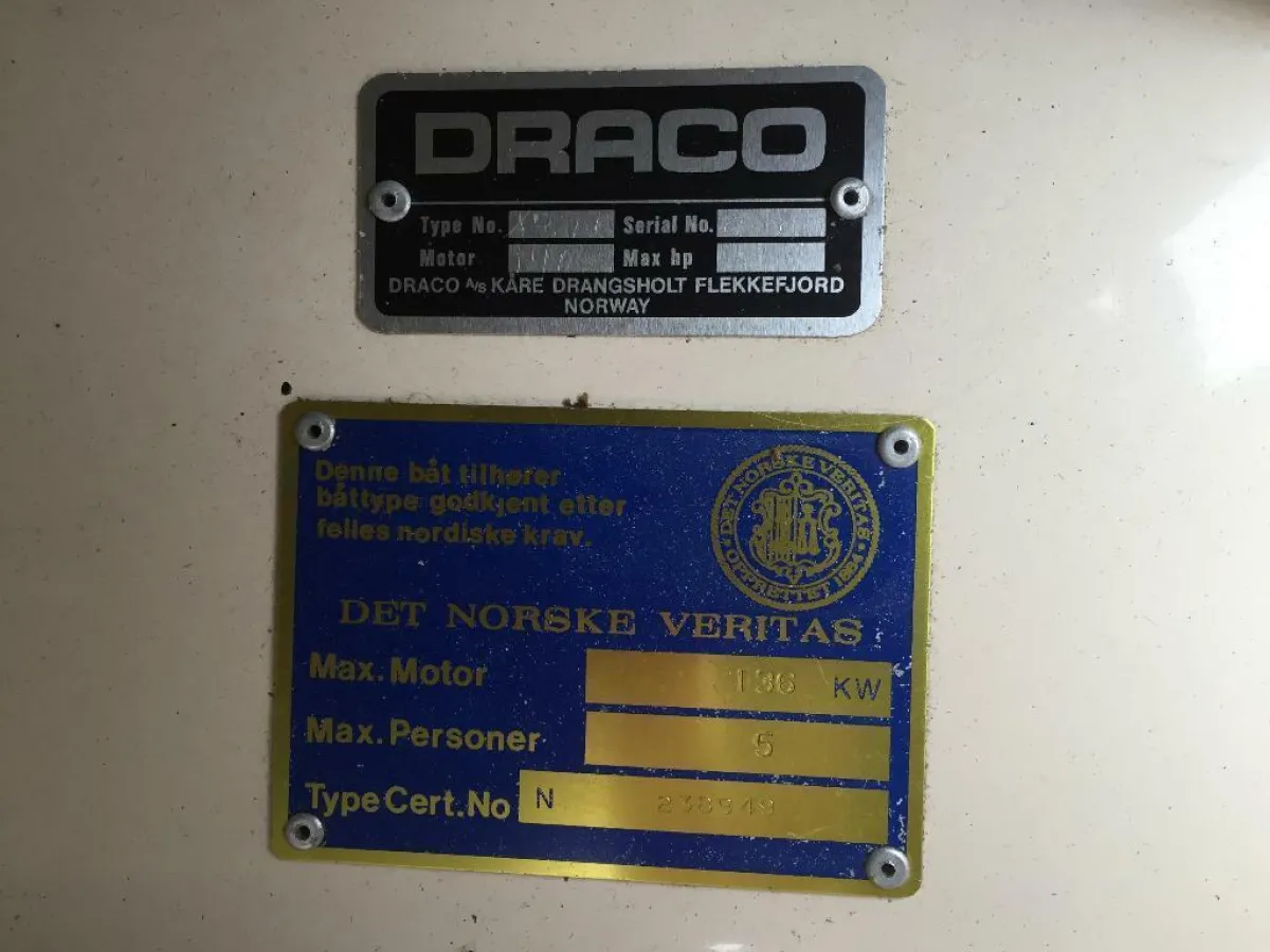 Polyester Speedboat Draco 1800 Suntop