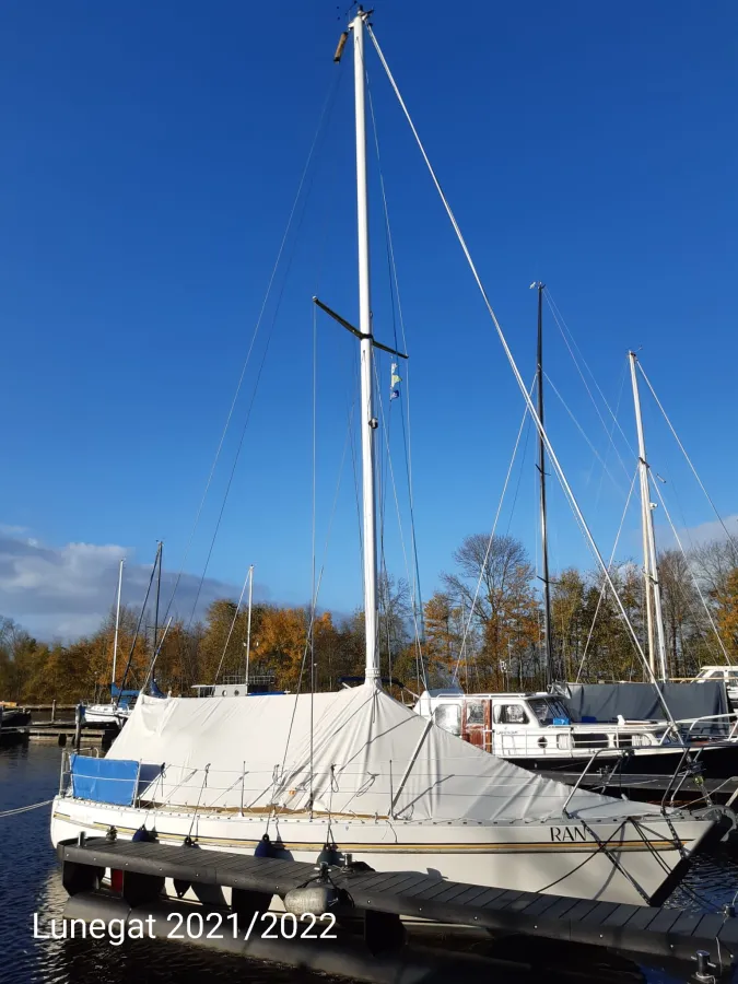 Polyester Sailboat Moody 31