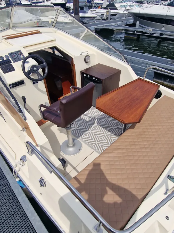 Polyester Motorboat Fairline 23 Holiday