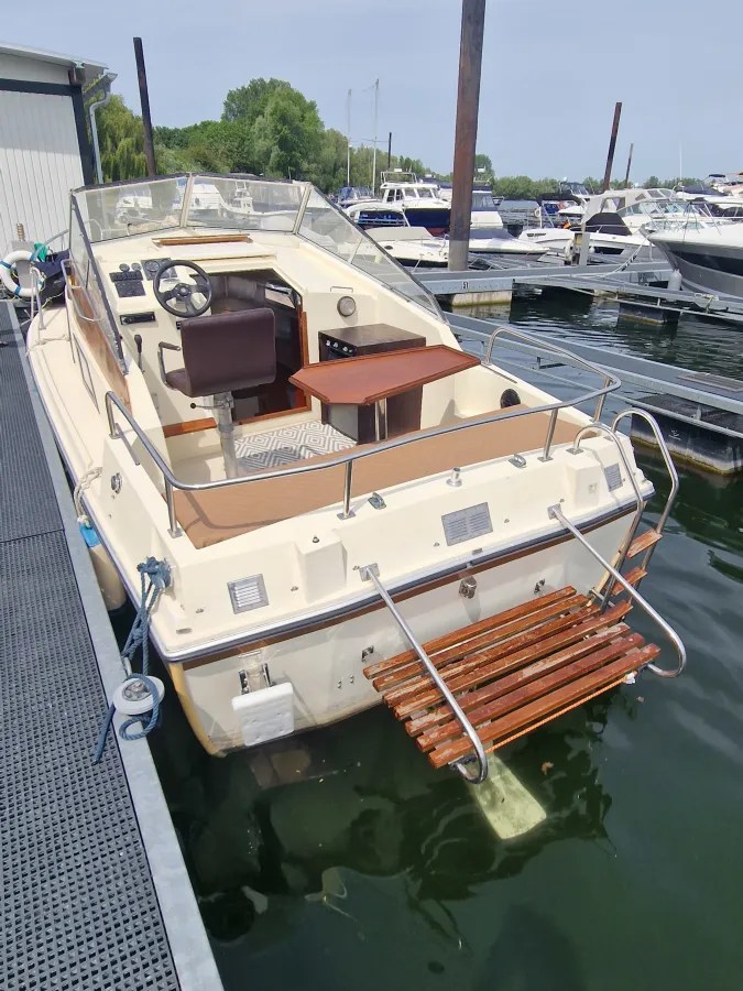 Polyester Motorboat Fairline 23 Holiday