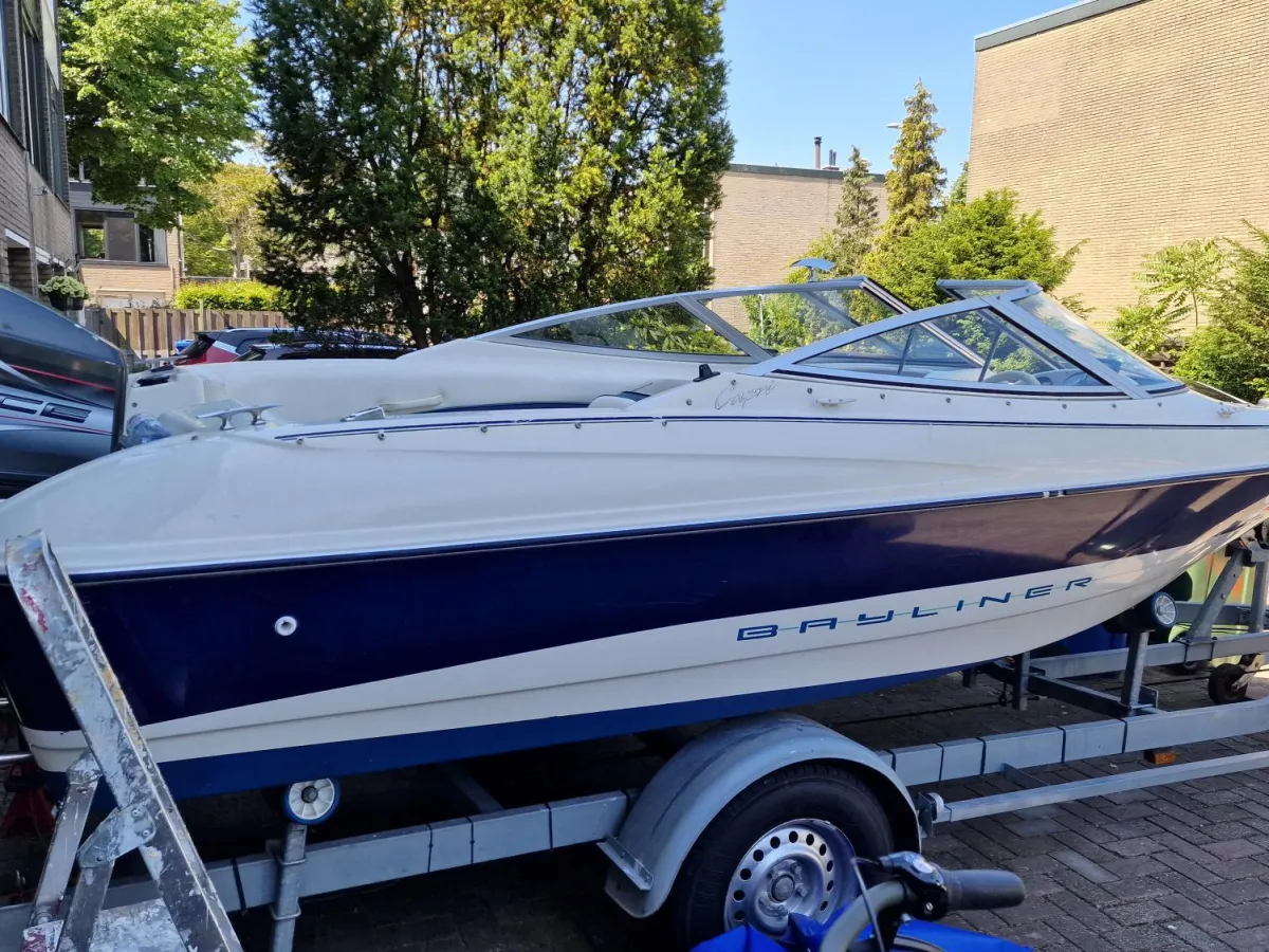 Polyester Speedboat Bayliner Capri 1750