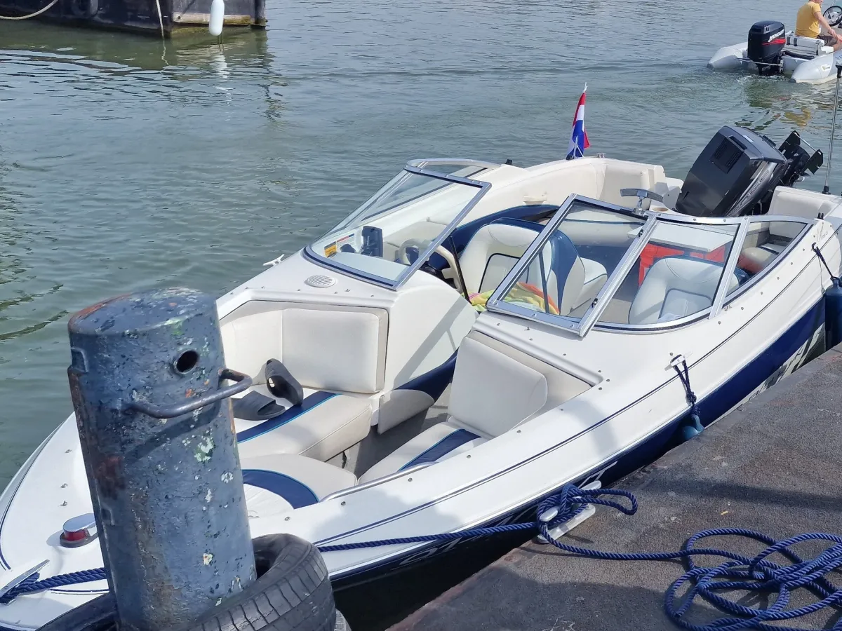 Polyester Speedboat Bayliner Capri 1750