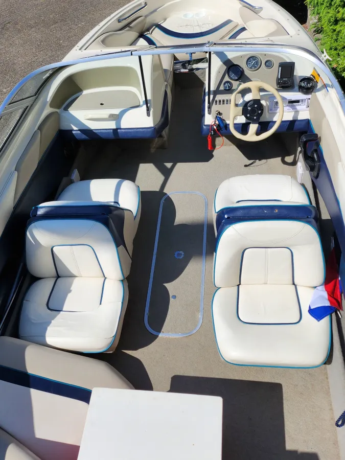 Polyester Speedboat Bayliner Capri 1750