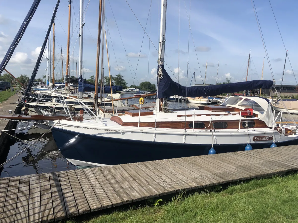 Wood Sailboat Golden Hind 31