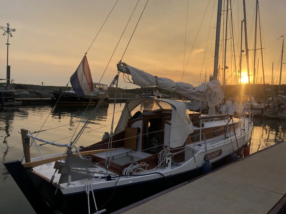 Wood Sailboat Golden Hind 31