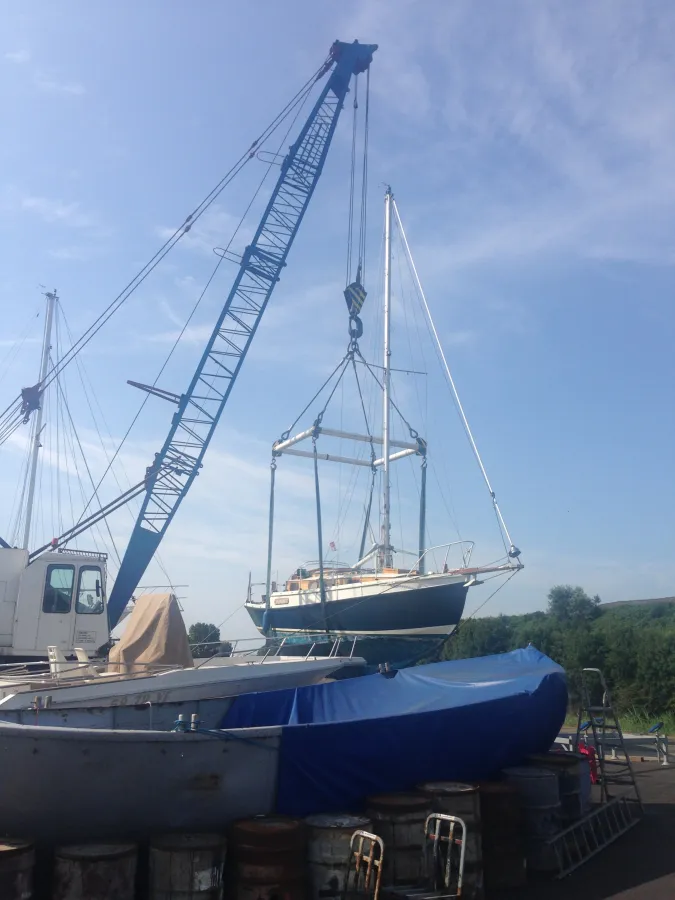 Wood Sailboat Golden Hind 31