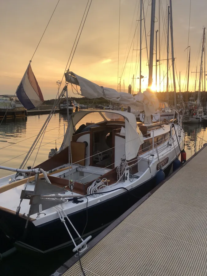 Wood Sailboat Golden Hind 31